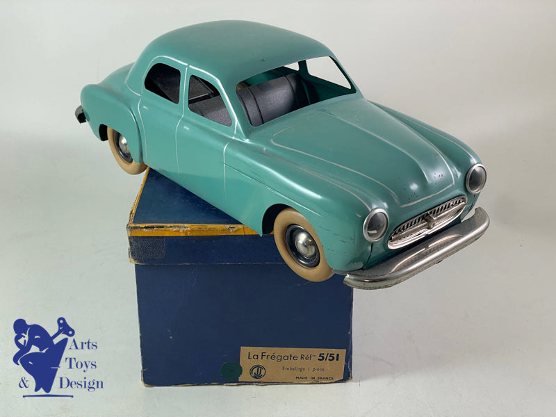 Antique toys CIJ 5/51 RENAULT FREGATE green friction 33cm 1950