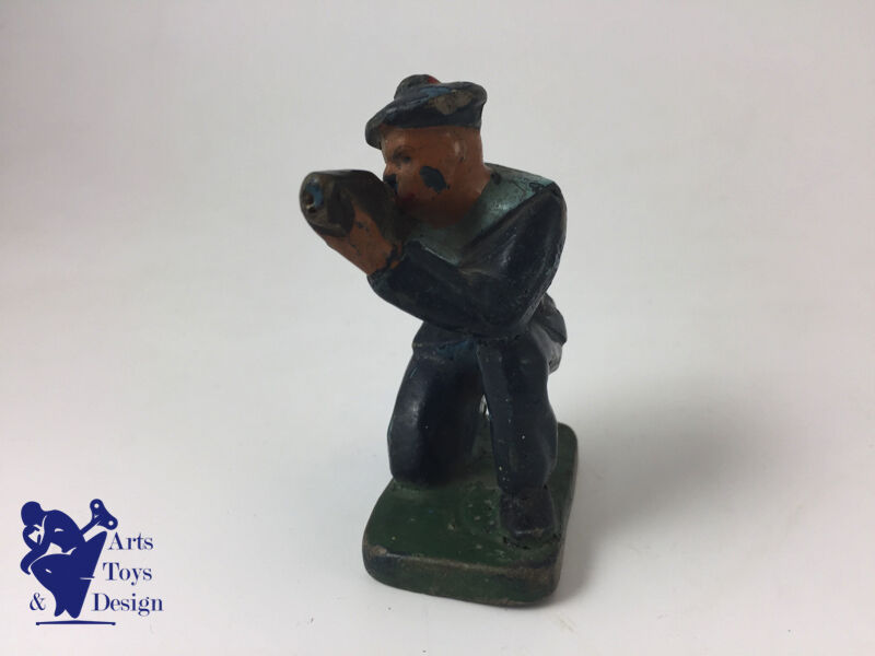 JRD Figure France circa 1935 Sailor soldier kneeling w rifle h 7.5cm