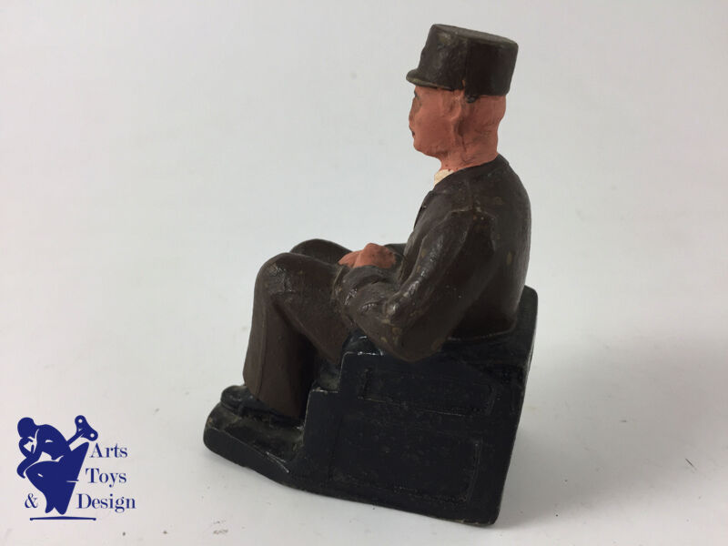 JRD Figure France circa 1948 Rare General de Gaulle in chair L 9.5cm