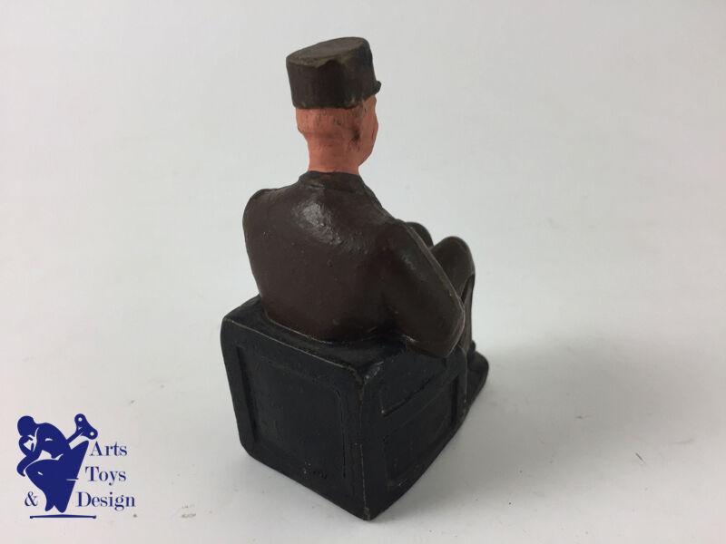 JRD Figure France circa 1948 Rare General de Gaulle in chair L 9.5cm