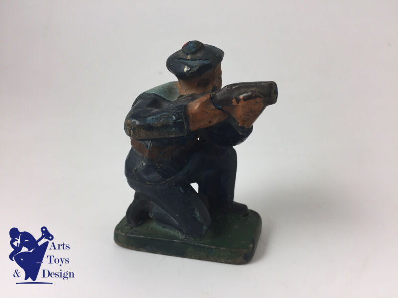 JRD Figure France circa 1935 Sailor soldier kneeling w rifle h 7.5cm