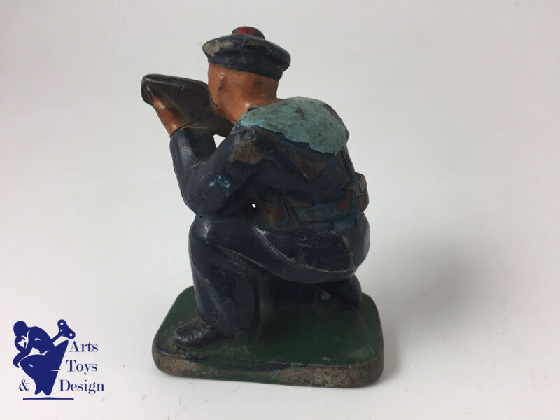 JRD Figure France circa 1935 Sailor soldier kneeling w rifle h 7.5cm