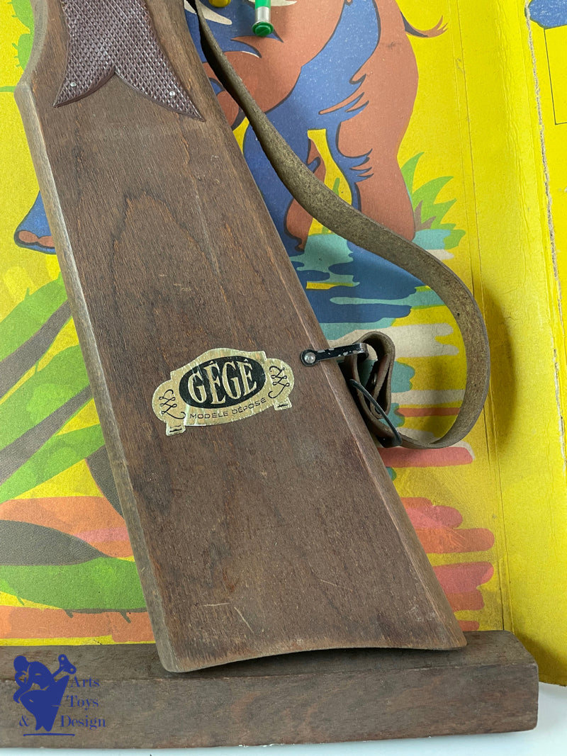 Antique toys Gege luxury box hunting rifle gun arrow circa 1960