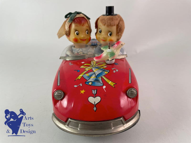 Antique toys Ichida Kissing Couple Just Married in Citroen 27cm 1960