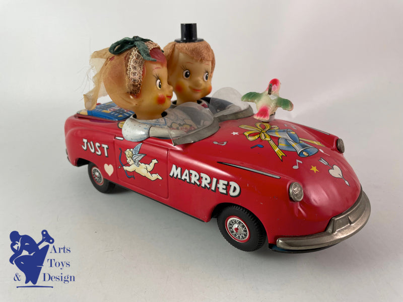 Antique toys Ichida Kissing Couple Just Married in Citroen 27cm 1960
