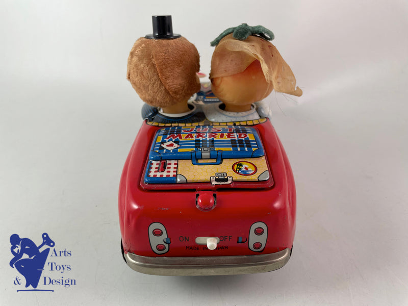 Antique toys Ichida Kissing Couple Just Married in Citroen 27cm 1960