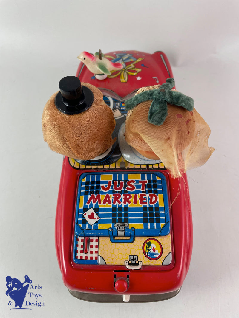 Antique toys Ichida Kissing Couple Just Married in Citroen 27cm 1960