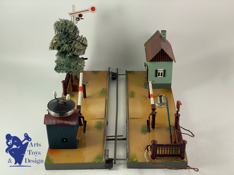 MARKLIN TRAIN 0 OU 1 PASSAGE A NIVEAU MECANIQUE VERS 1930