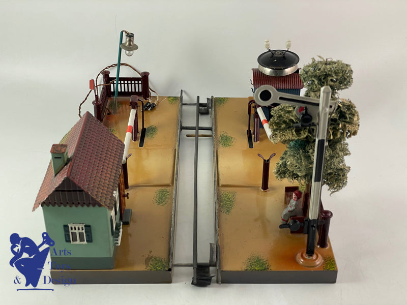MARKLIN TRAIN 0 OU 1 PASSAGE A NIVEAU MECANIQUE VERS 1930