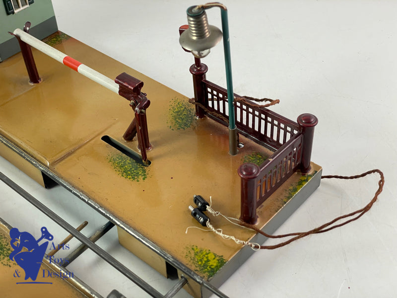 Marklin Train 0 or 1 gauge clockwork railroad crossing circa 1930
