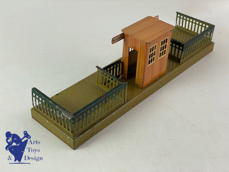 Marklin Train 0 or 1 gauge platform station circa 1930