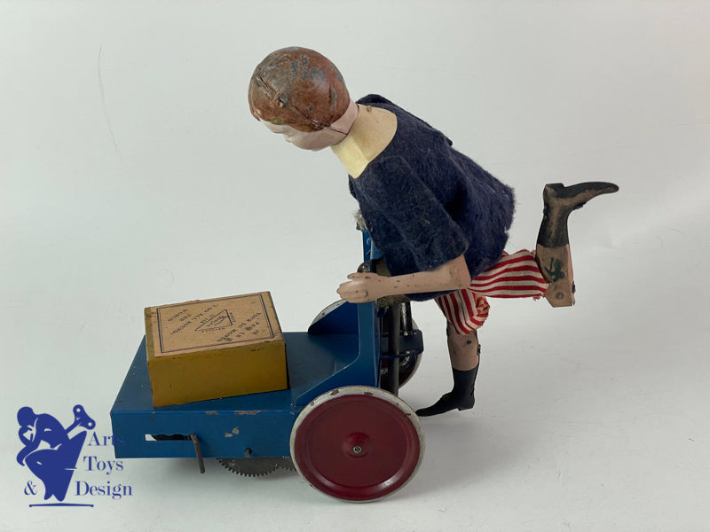 Jouet Fernand Martin 224 Type 1 The Little Delivery man clockwork 1911