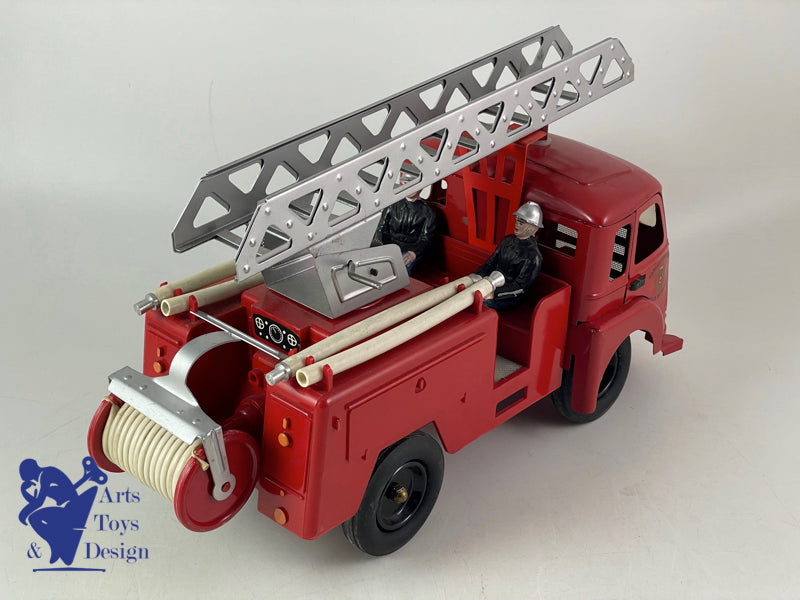 CIJ 9/26 RENAULT SAVIEM FIRE TRUCK CLOCKWORK 1960