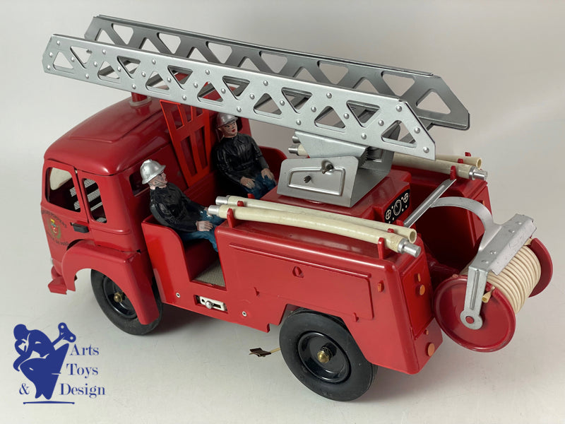 CIJ 9/26 RENAULT SAVIEM FIRE TRUCK CLOCKWORK 1960