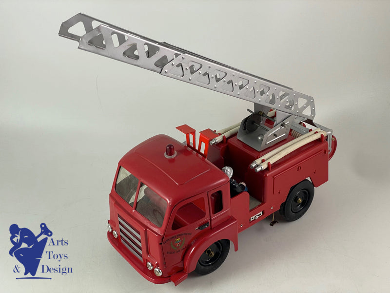CIJ 9/26 RENAULT SAVIEM FIRE TRUCK CLOCKWORK 1960