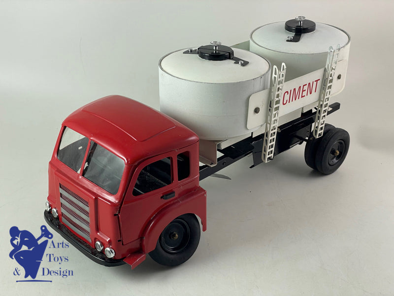 Antique toys CIJ EUROPARC REF 9/31A RENAULT SAVIEM RED CEMENT TRUCK! 1960