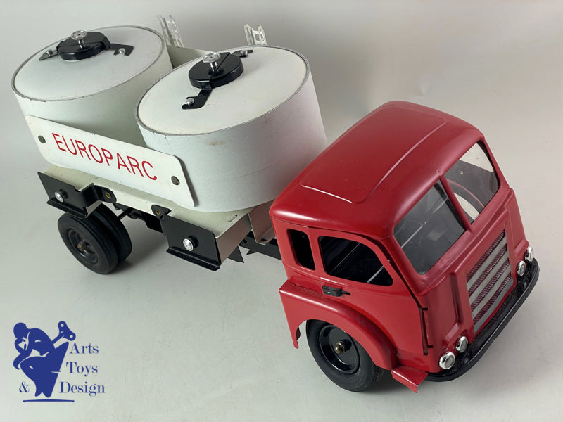 Antique toys CIJ EUROPARC REF 9/31A RENAULT SAVIEM RED CEMENT TRUCK! 1960