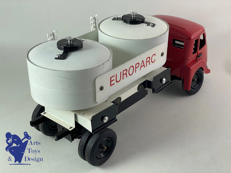 Antique toys CIJ EUROPARC REF 9/31A RENAULT SAVIEM RED CEMENT TRUCK! 1960