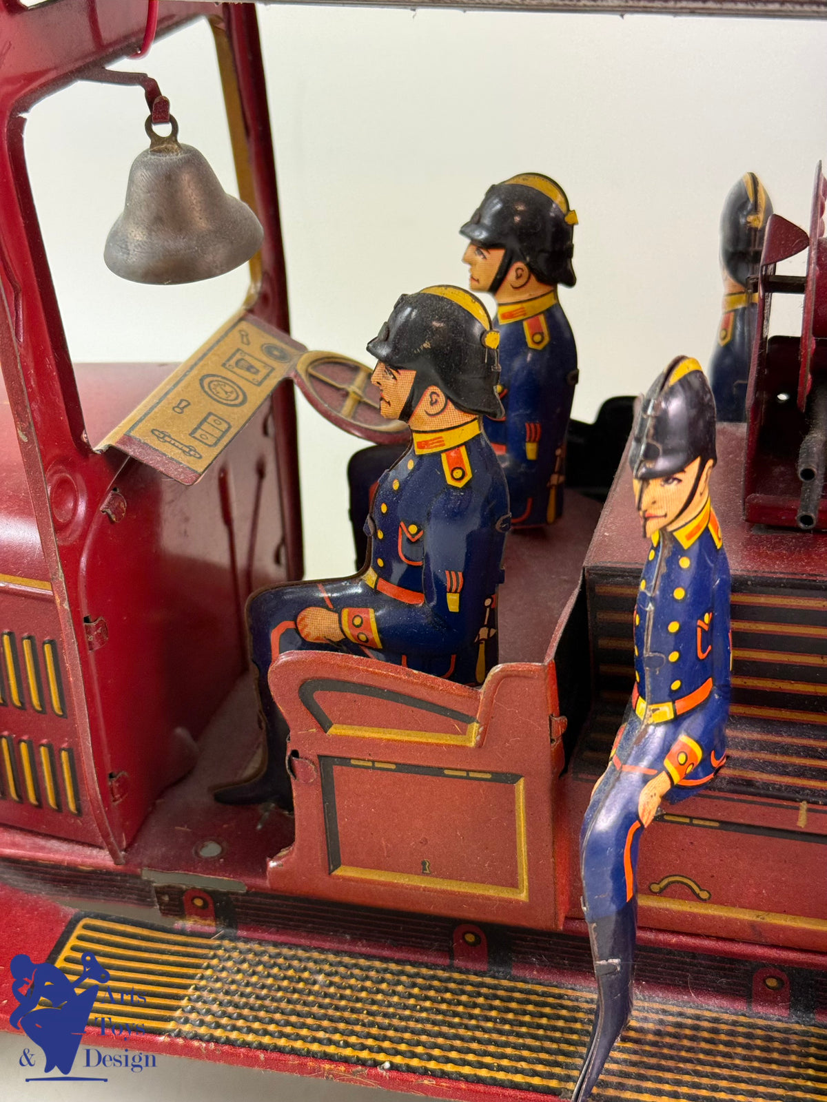 Antique toys TIPCO TC9590 LARGE FIRE TRUCK 60CM CLOCKWORK 1930