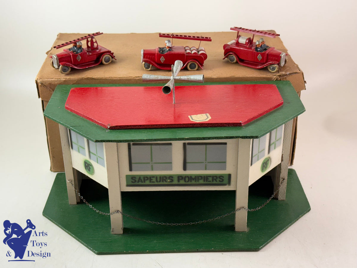 Antique toys CIJ 15/18 RARE FIRE STATION + 3 RENAULT TRUCKS C.1935