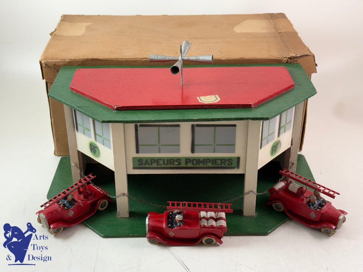 Antique toys CIJ 15/18 RARE FIRE STATION + 3 RENAULT TRUCKS C.1935
