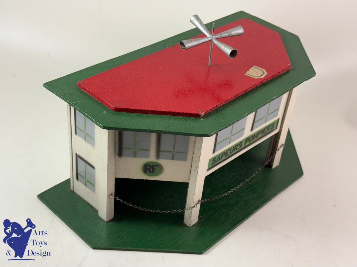 Antique toys CIJ 15/18 RARE FIRE STATION + 3 RENAULT TRUCKS C.1935