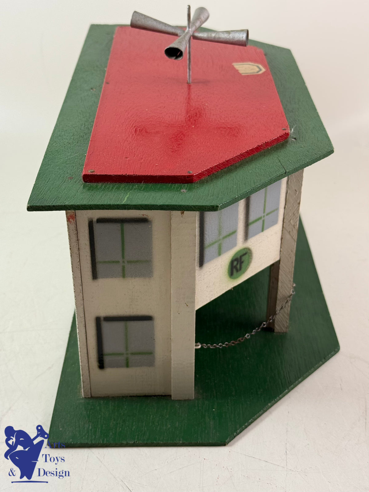 Antique toys CIJ 15/18 RARE FIRE STATION + 3 RENAULT TRUCKS C.1935