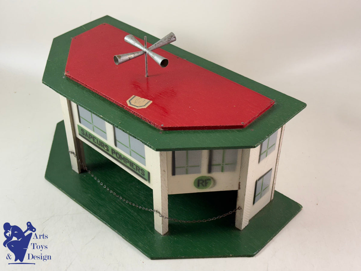 Antique toys CIJ 15/18 RARE FIRE STATION + 3 RENAULT TRUCKS C.1935