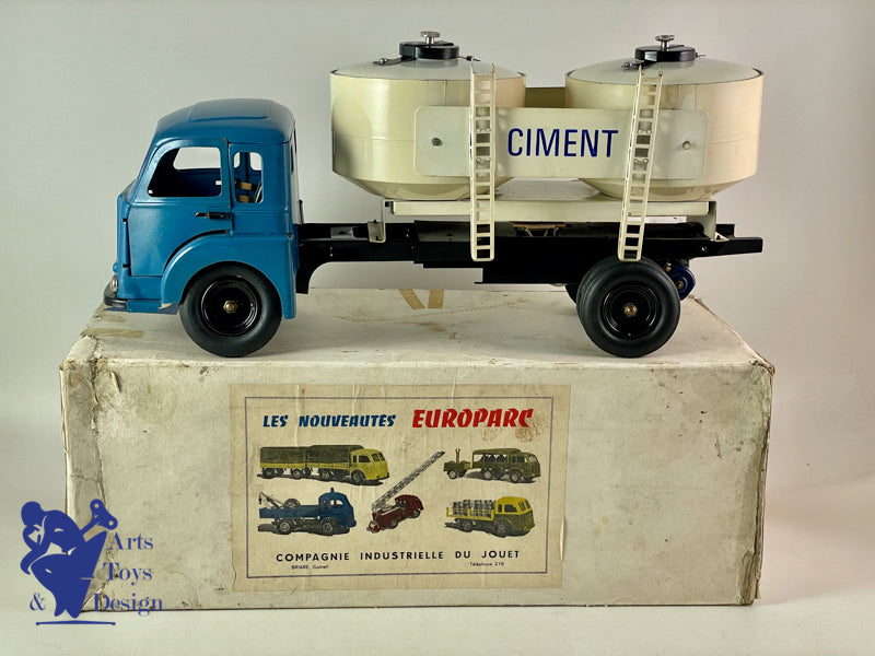 Antique toys CIJ Europarc Ref 9/31A RENAULT SAVIEM CEMENT 1/10 ° TRUCK around 1960