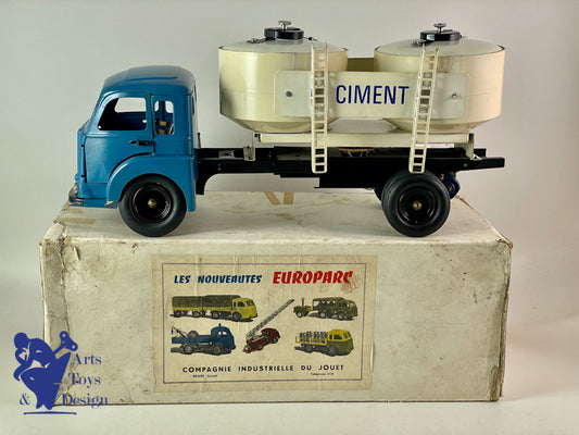 Antique toys CIJ Europarc Ref 9/31A RENAULT SAVIEM CEMENT 1/10 ° TRUCK around 1960