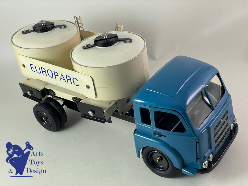 Antique toys CIJ Europarc Ref 9/31A RENAULT SAVIEM CEMENT 1/10 ° TRUCK around 1960