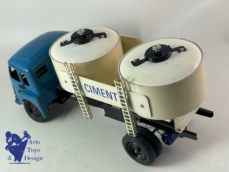 Antique toys CIJ Europarc Ref 9/31A RENAULT SAVIEM CEMENT 1/10 ° TRUCK around 1960