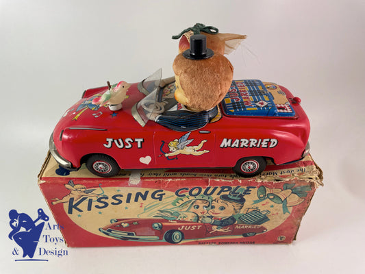 Antique toys Ichida Kissing Couple Just Married in Citroen 27cm 1960