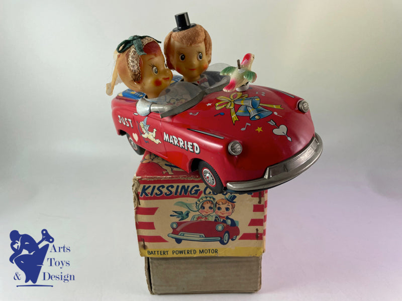 Antique toys Ichida Kissing Couple Just Married in Citroen 27cm 1960
