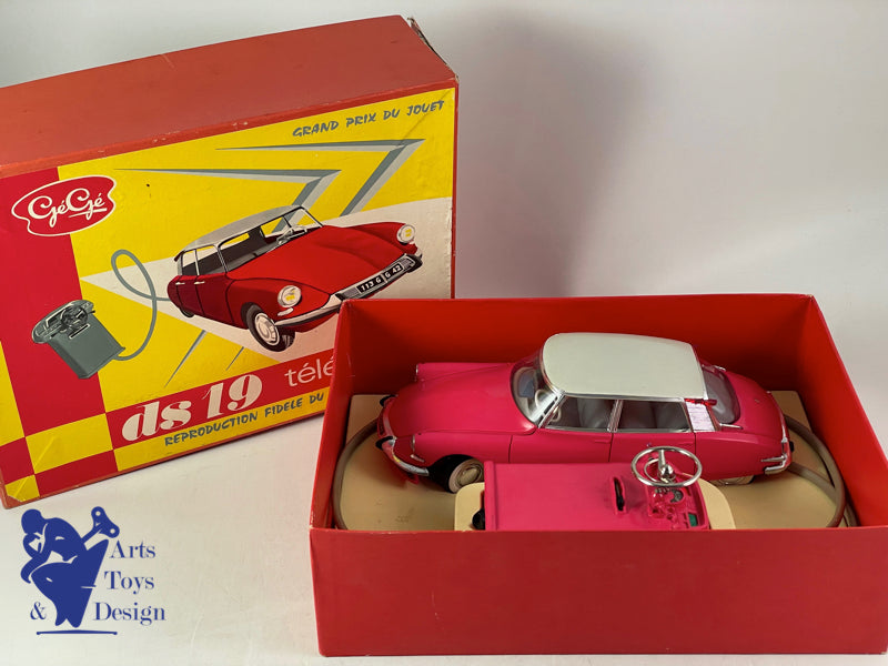 JOUET GEGE CITROEN DS 19 TELEGUIDEE ROSE 28CM 1965